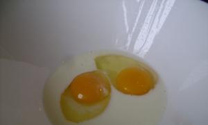 Вкусные гренки из батона с яйцом